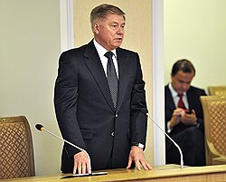 Председатель Верховного суда России Вячеслав Лебедев (слева) во время заседании квалификационной коллегии судей России по отбору кандидата на должность председателя Верховного суда России