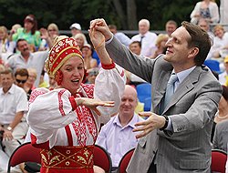 Сергей Нарышкин самыми разными способами демонстрировал избирателям любовь к Ленинградской области