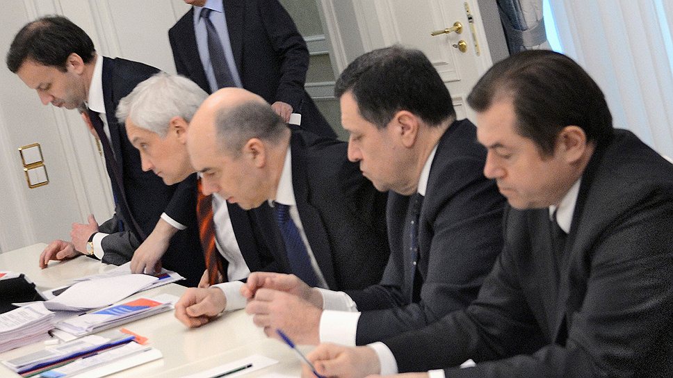 Совещание, посвященное замедлению экономического роста, вопреки ожиданиям, не было многочисленным (на фото — ровно половина его участников) 