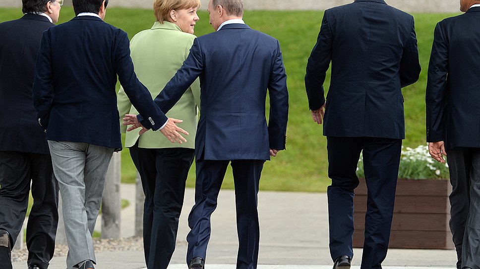 Слева направо: канцлер Германии Ангела Меркель, президент России Владимир Путин, премьер-министр Великобритании Дэвид Кэмерон и президент США Барак Обама  