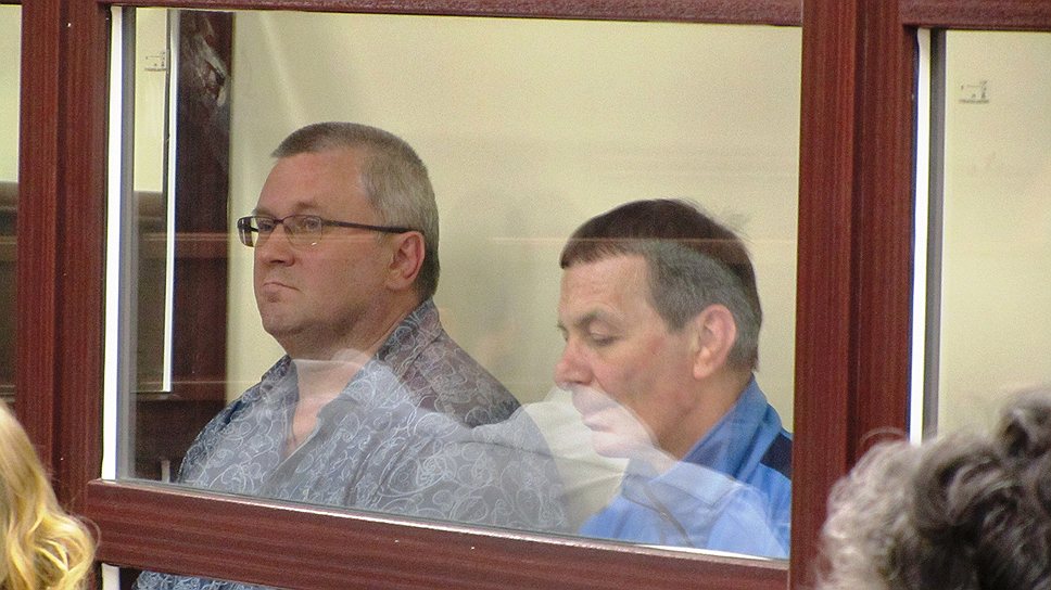 бвиненяемые по делу о покушении на депутата Саратовской областной думы Сергея Курихина Михаил Майоров (слева) и Николай Шаров 