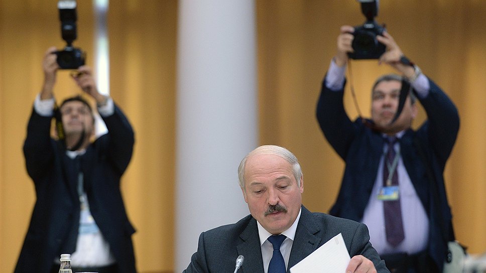 Александр Лукашенко рассказал журналистам, что обсуждал с Владимиром Путиным в основном международные вопросы, в том числе искал пути решения урегулирования сирийского кризиса  