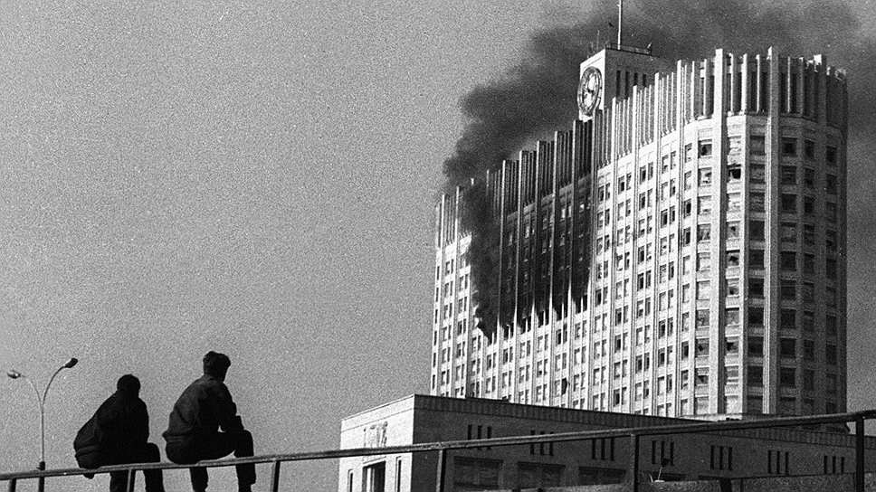 Вскоре после штурма Белого дома, 15  октября, Борис Ельцин подписал указ о проведении референдума по новой Конституции 