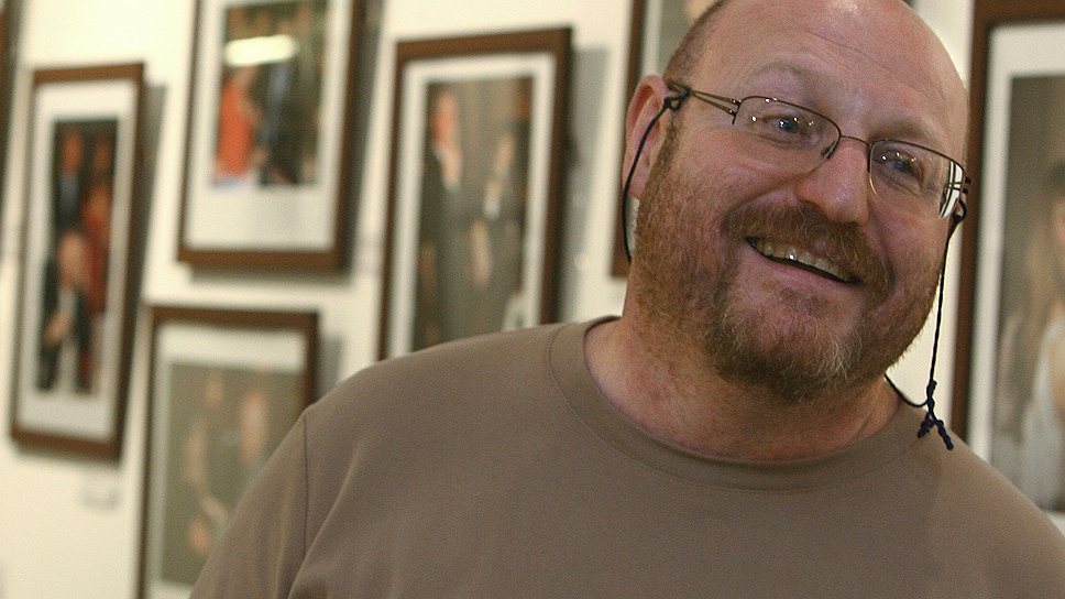 Фотограф Валерий Левитин на церемонии открытия своей выставки
