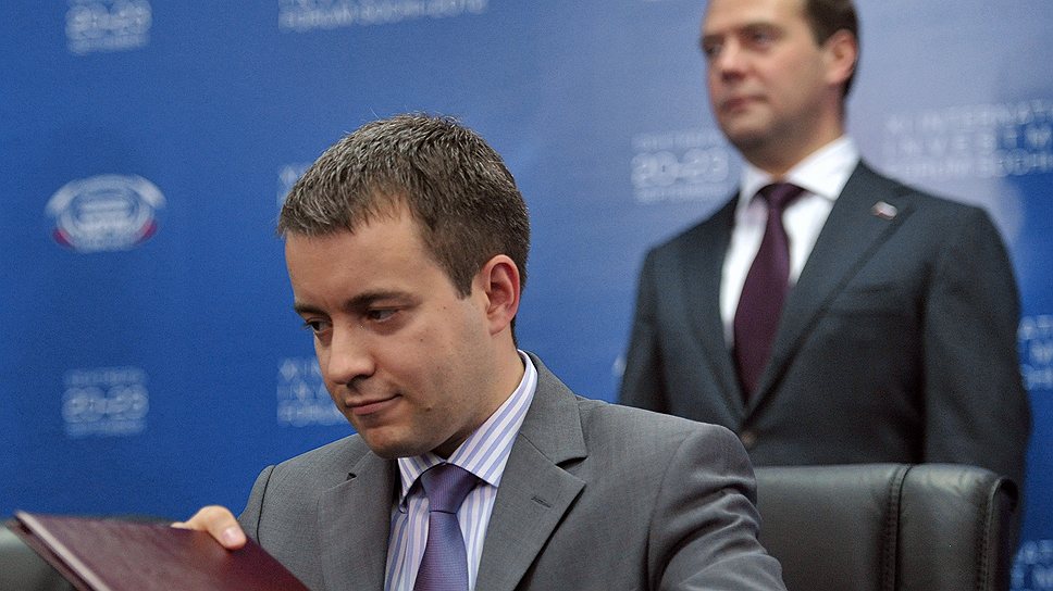 Министр связи и массовых коммуникаций России Николай Никифоров (слева) и председатель правительства Дмитрий Медведев  