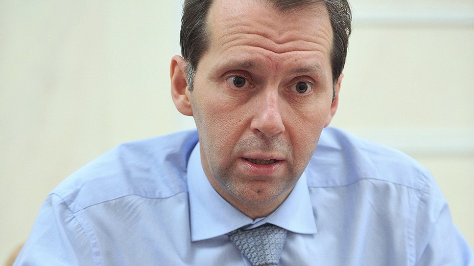 Мы выявили совершенно абсурдную практику: предприятие, будучи банкротом может спокойно получить лицензию на работу с гособоронзаказом 
