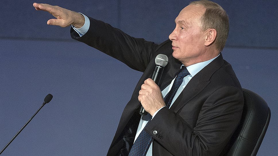 Президент России Владимир Путин во время встречи со студентами юридических вузов Москвы. Встреча прошла на юридическом факультете Московского государственного университета имени М.В.Ломоносова 