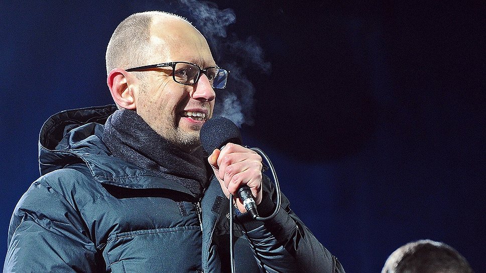 Евромайдан. Народный депутат Верховной рады Украины (ВРУ) VII созыва, лидер фракции Всеукраинского объединения "Батькивщина" Арсений Яценюк во время митинга оппозиции на майдане Незалежности