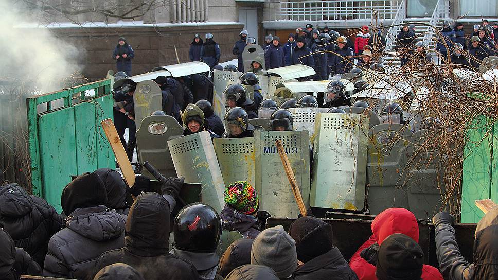 Штурм областной государственной администрации в Днепропетровске 