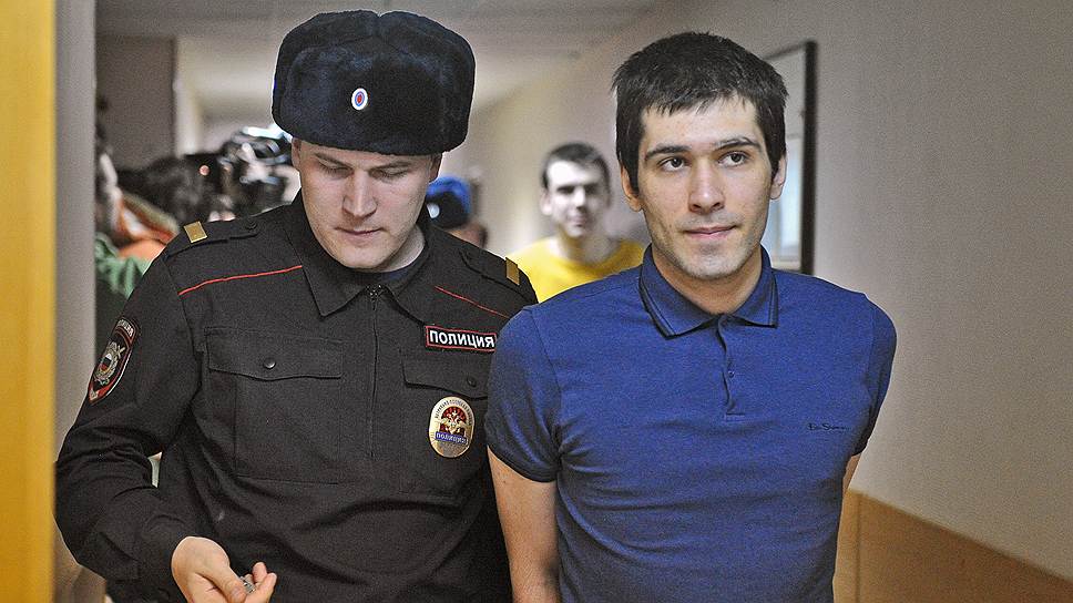Подозреваемый в массовых беспорядках 6 мая на Болотной площади в Москве Андрей Барабанов перед началом заседания Замоскорецкого районного суда 
