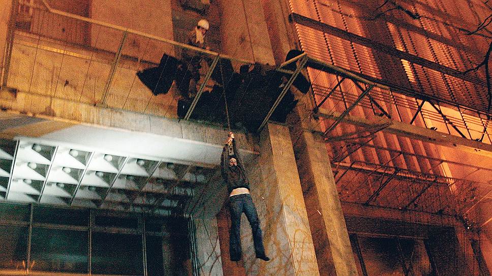 Спасаясь от огня, люди выпрыгивали из окон горящего Дома профсоюзов