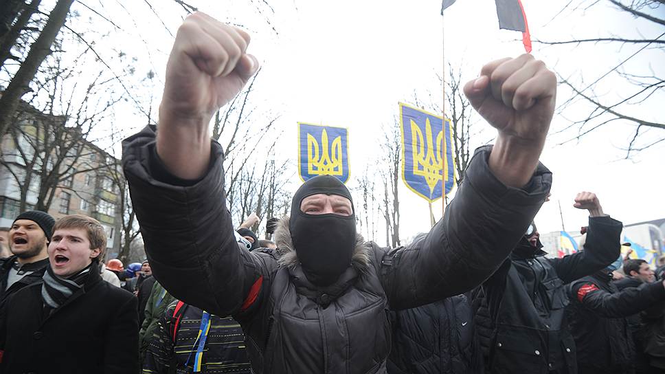 Харьков. Сторонники оппозиции во время митинга. Митинг прошел на бульваре Академика Юрьева 