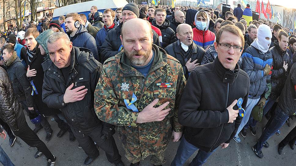 Харьков. Сторонники оппозиции во время митинга. Митинг прошел на бульваре Академика Юрьева 