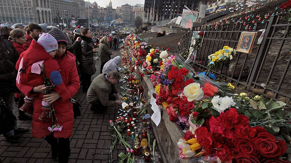 Евромайдан. Возложение цветов по погибшим на Майдане Незалежности 