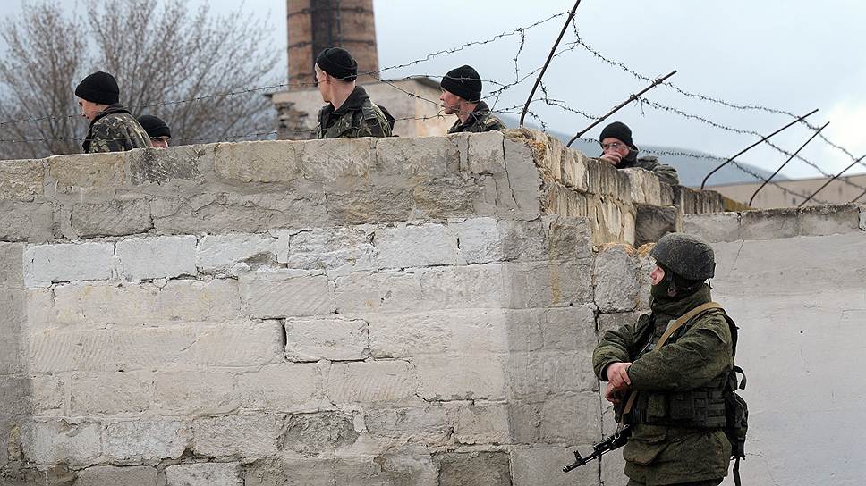 Украинская база в поселке Перевальное надежно заблокирована "вежливыми военными" 