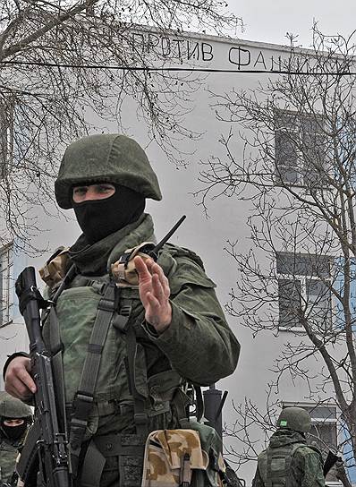 Украинский штаб перешел под контроль вооруженных людей без опознавательных знаков  
