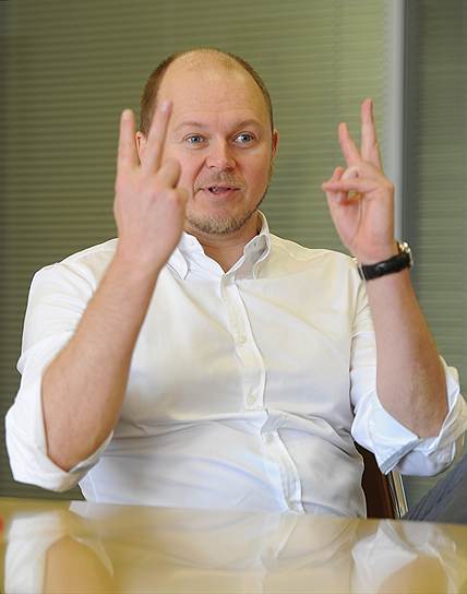 Мы планировали, что весь российский рынок наружной рекламы вырастет в этом году в рублевом исчислении где-то на 10%. Сейчас мы сбросили 10% вниз