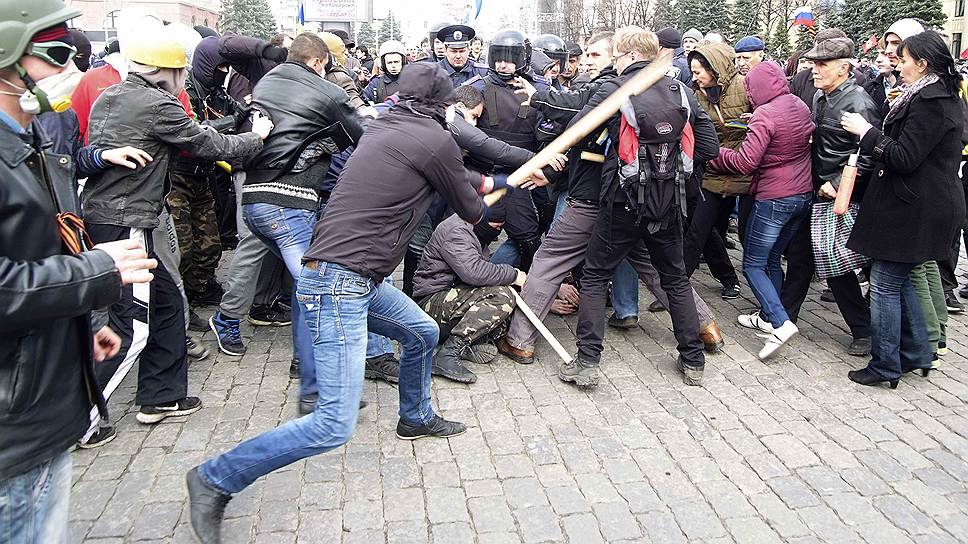 В Харькове Евромайдан и антимайдан сошлись врукопашную 