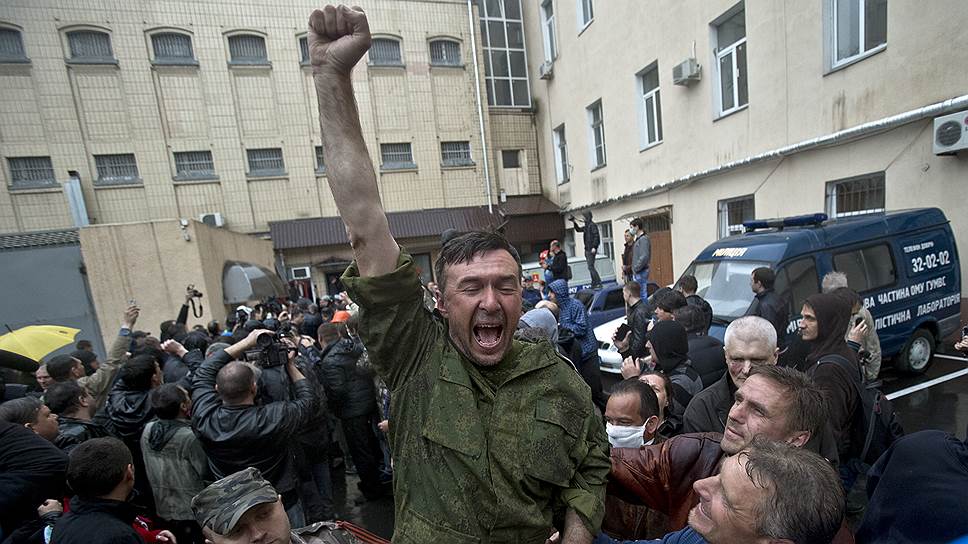 Под давлением демонстрантов власти вынуждены были освободить пророссийских активистов, задержанных в Одессе 2 мая 