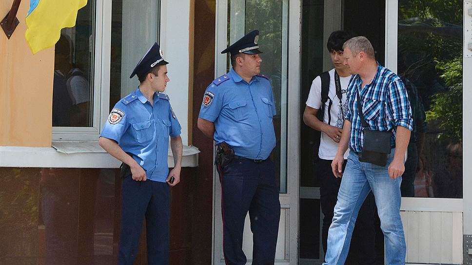Досрочные выборы президента Украины. Голосование на одном из избирательных участков в Одессе 
