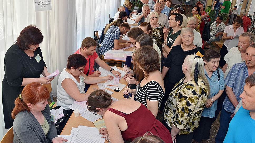 Досрочные выборы президента Украины. Голосование на одном из избирательных участков в Одессе 