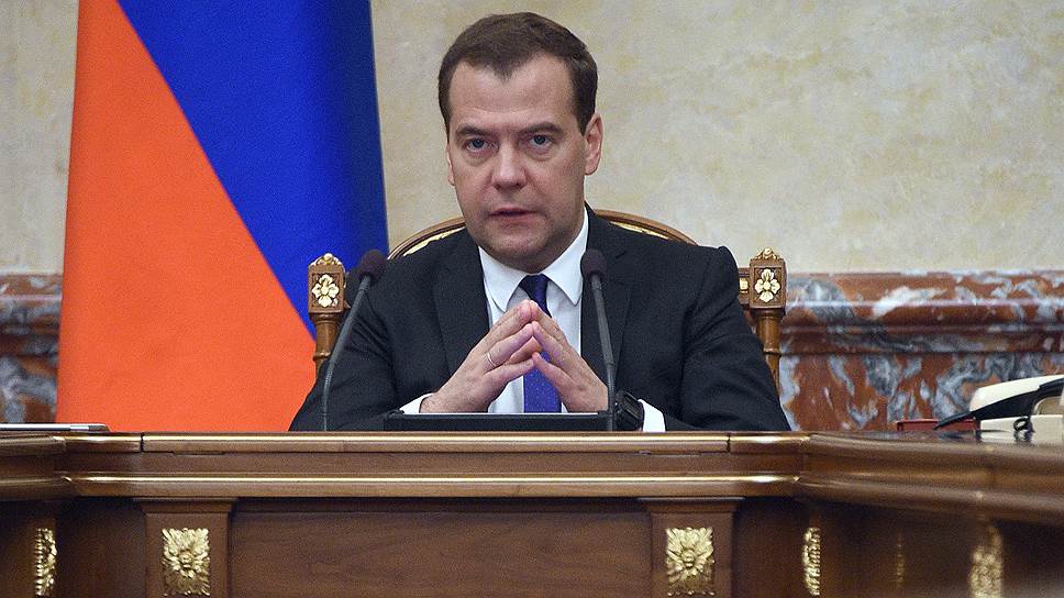 Премьер-министр Дмитрий Медведев вновь убедился: возможности госструктур в расходовании бюджета теоретически не ограничены
