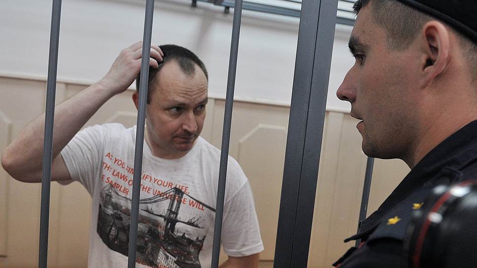 Бывший руководитель Главного управления экономической безопасности и противодействия коррупции МВД России генерал Денис Сугробов, подозреваемый в причастности к должностным преступлениям во время заседания Басманного суда 