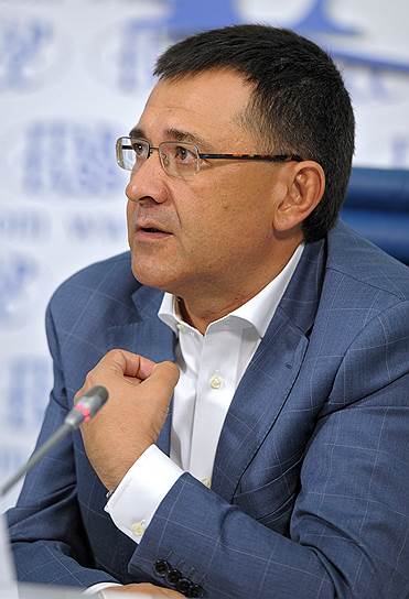 Отец Романа Селезнева первый заместитель председателя комитета Государственной думы России по вопросам собственности Валерий Селезнев