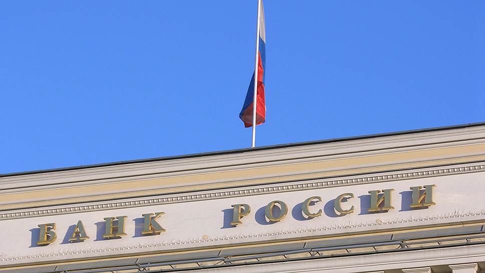 Под пенсионные фонды подводят базу