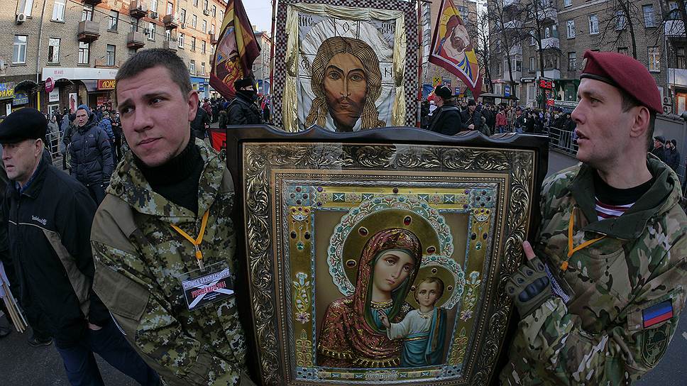 Шествие "Марш за Новороссию" в рамках массовой акции "Русский марш" в московском районе Щукино