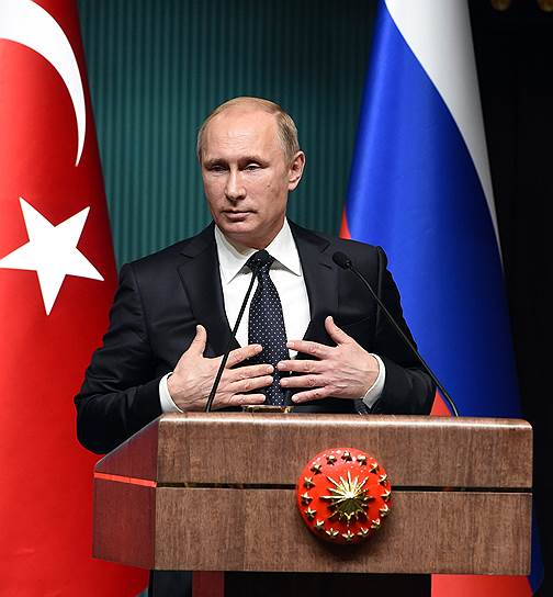 Рабочая поездка президента России Владимира Путина в Турцию. Президент России Владимир Путин на совместной пресс-конференции по итогам V заседания Совета сотрудничества высшего уровня  