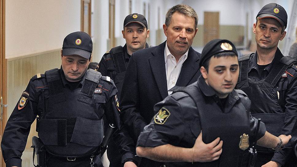 Андрея Комарова не выпустили из-под домашнего ареста, так как он мог скрыться от следствия на своем самолете 