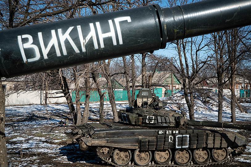 Западная сторона окружения украинских частей бойцами ДНР в районе Дебальцево. Техника ДНР под Углегорском 