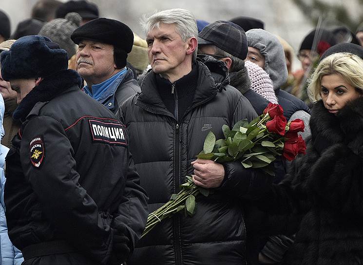 Похороны сопредседателя партии "РПР-Парнас" Бориса Немцова на Троекуровском кладбище. Бывший глава МФО "Менатеп" Платон Лебедев во время похорон 