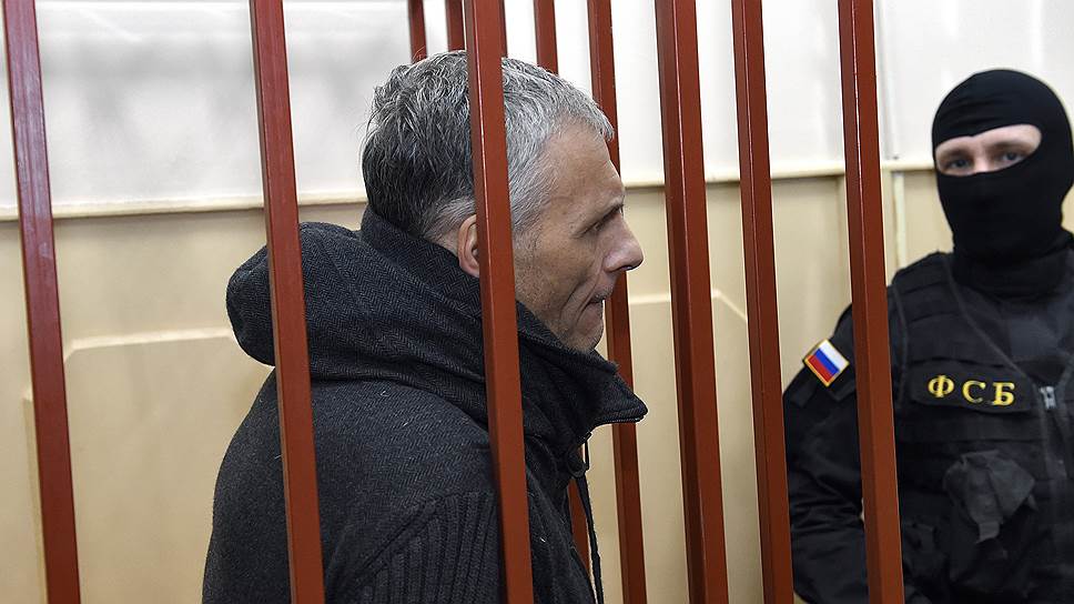 Губернатор Сахалинской области Александр Хорошавин, подозреваемый в получении взятки в размере 5,6 миллиона долларов, во время заседания Басманного районного суда