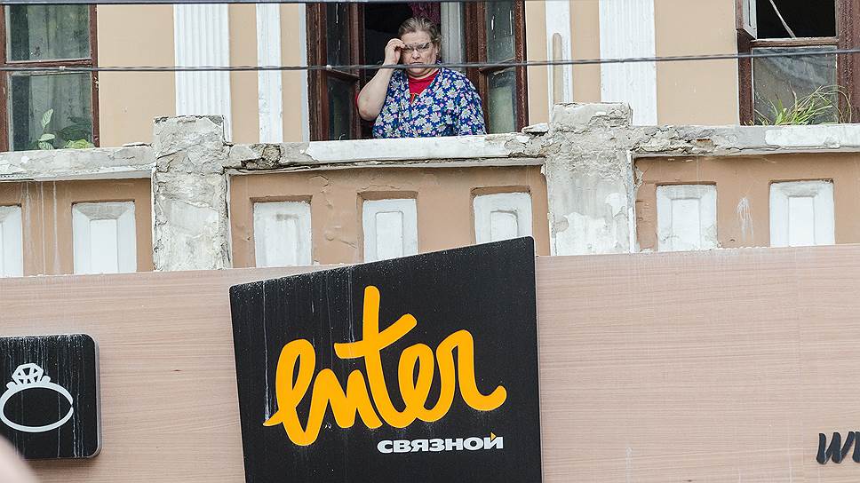 "Евросеть" поделилась сетью