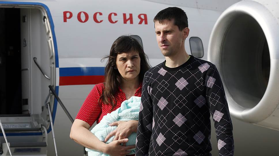 Одесские журналисты Елена Глищинская и Виталий Диденко в аэропорту Внуково 