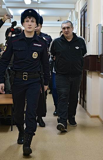Евгений Панов (справа) 