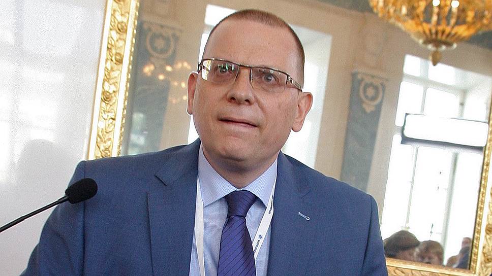 Константин Долгов меняет площадь