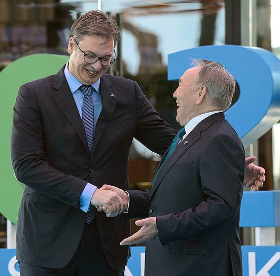 Президент Сербии Александр Вучич (слева) и президент Казахстана Нурсултан Назарбаев