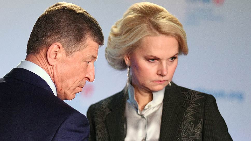 Глава Счетной палаты Татьяна Голикова (справа) сообщила вице-премьеру Дмитрию Козаку о неэффективной реализации ФЦП по развитию Крыма и Севастополя до 2020 года 