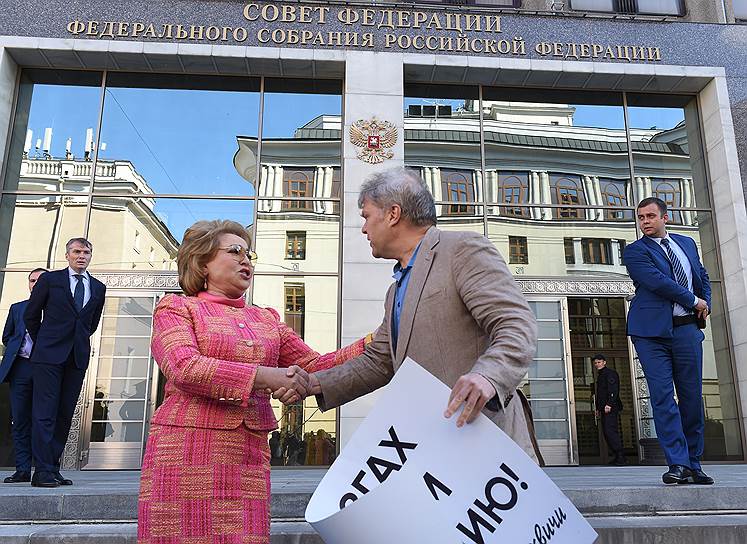 После беседы Сергея Митрохина с Валентиной Матвиенко о реновации третий его привод в ОВД Тверского района обошелся без составления протокола