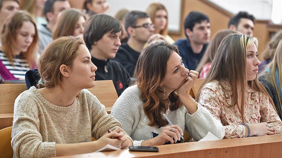 Как в Минобрнауки на всероссийском интернет-уроке по профилактике ВИЧ предлагали избегать слова «презерватив» 