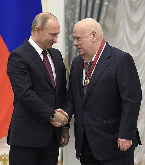 Президент России Владимир Путин и председатель совета Еврейской национально-культурной автономии Москвы Владимир Штернфельд 