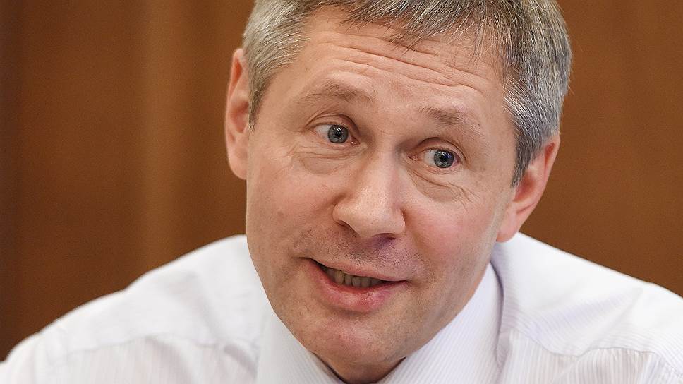 Глава Росгидромета Максим Яковенко во время интервью 