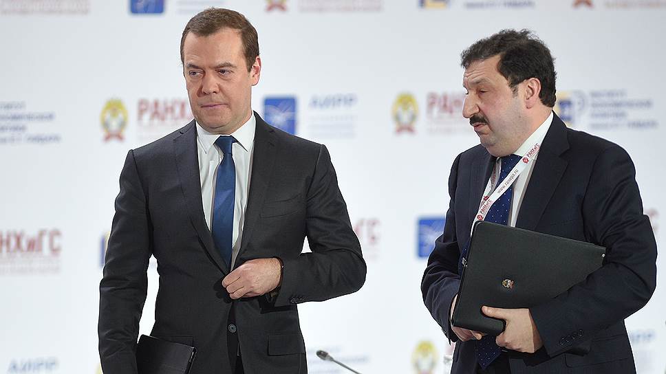 Ректор РАНХиГС Владимир Мау предложил премьер-министру Дмитрию Медведеву место в ряду квалифицированных экспертов по будущему