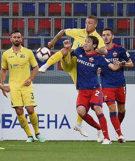 Слева направо: Мацей Вилюш, Рагнар Сигурдссон, Марио Фернандеси Никита Чернов 