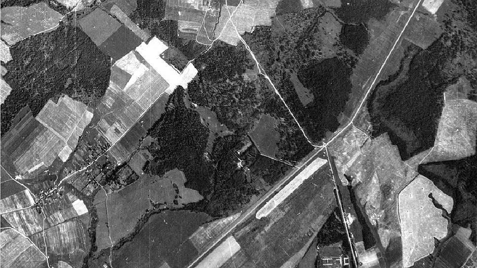 Разведывательный аэрофотоснимок Люфтваффе за 26 августа 1942 года, хранящийся в национальном архиве США, на котором изображена территория спецобъекта НКВД «Коммунарка»