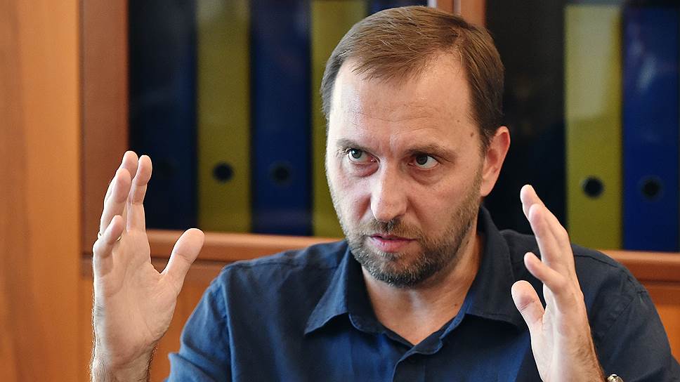 «Мы снова оказываемся между молотом и наковальней»