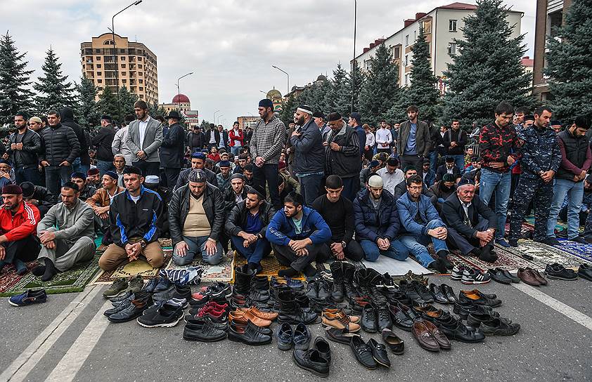 Участники митинга в Магасе 